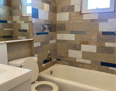 409 W Van Buren Avenue - Photo Thumbnail 6