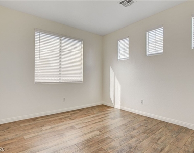 10261 Bentley Oaks Avenue - Photo Thumbnail 38