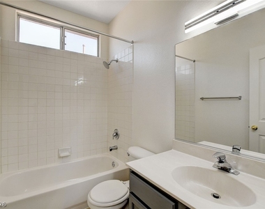 10261 Bentley Oaks Avenue - Photo Thumbnail 40