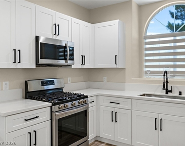 9041 Kingsdale Court - Photo Thumbnail 10
