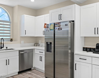 9041 Kingsdale Court - Photo Thumbnail 11