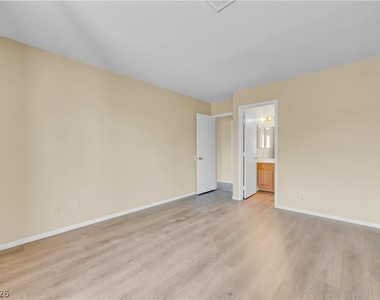 4814 Spring Falls Way - Photo Thumbnail 32