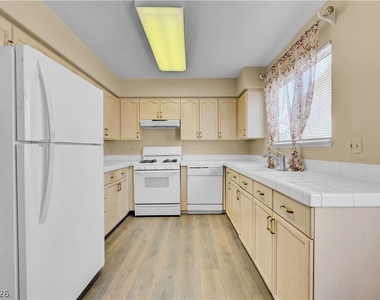 4814 Spring Falls Way - Photo Thumbnail 16