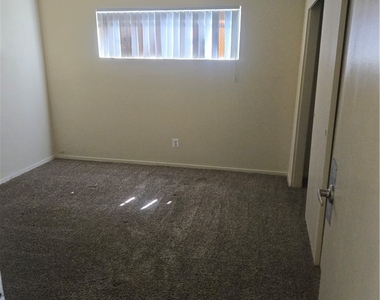 1388 E Desert Inn Road - Photo Thumbnail 13