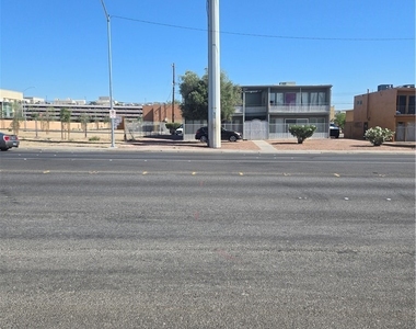 1388 E Desert Inn Road - Photo Thumbnail 21