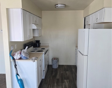 1388 E Desert Inn Road - Photo Thumbnail 4