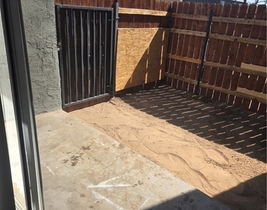 1388 E Desert Inn Road - Photo Thumbnail 18