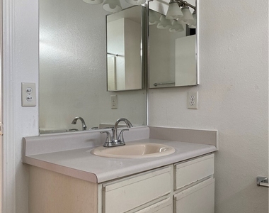 1662 N Lamont Street - Photo Thumbnail 12