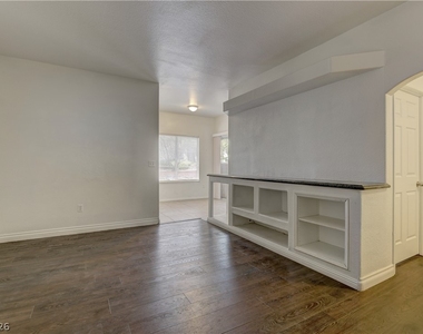 8425 Running Deer Avenue - Photo Thumbnail 4