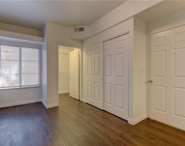 8425 Running Deer Avenue - Photo Thumbnail 10
