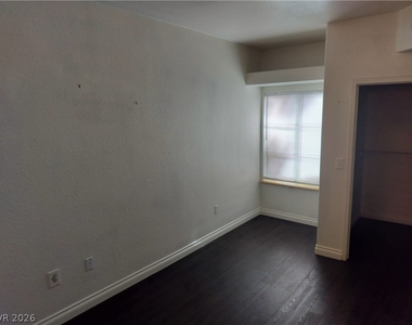 8425 Running Deer Avenue - Photo Thumbnail 9