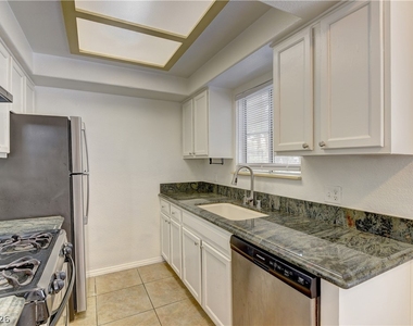 8425 Running Deer Avenue - Photo Thumbnail 7