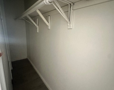 2121 Oceanus Lane - Photo Thumbnail 10