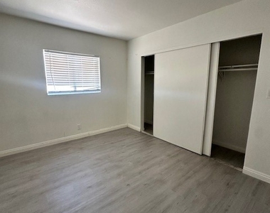 2121 Oceanus Lane - Photo Thumbnail 9