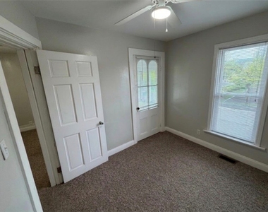 313 Roe Avenue - Photo Thumbnail 1