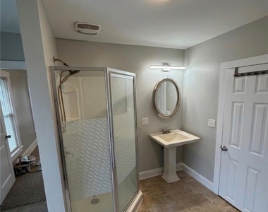 313 Roe Avenue - Photo Thumbnail 4