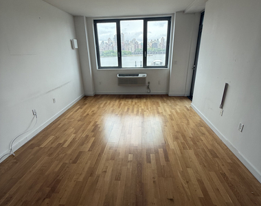 30th Rd, Astoria, NY 11102 - Photo Thumbnail 8
