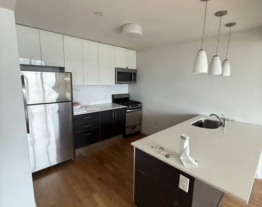 30th Rd, Astoria, NY 11102 - Photo Thumbnail 3
