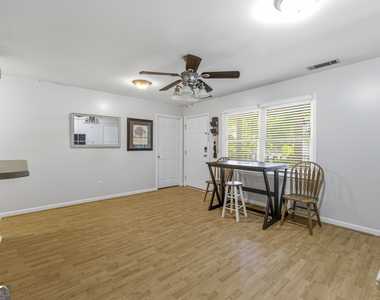 205 Pineview Drive - Photo Thumbnail 7