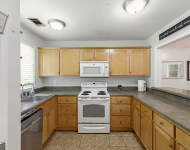 205 Pineview Drive - Photo Thumbnail 8