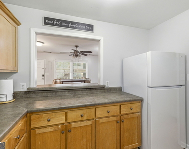 205 Pineview Drive - Photo Thumbnail 10