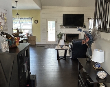 205 Solihull Lane - Photo Thumbnail 10