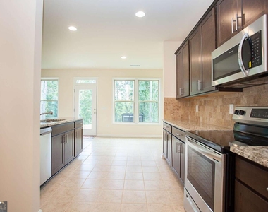 4505 Almanor Circle - Photo Thumbnail 15