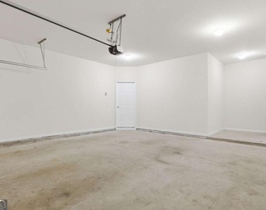 6498 Panasa Court - Photo Thumbnail 34