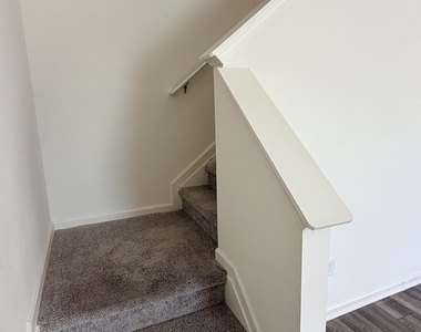 8 Borland Road - Photo Thumbnail 10