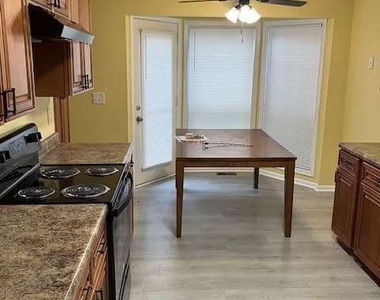 7157 Williamsburg Drive - Photo Thumbnail 2