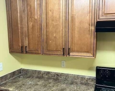 7157 Williamsburg Drive - Photo Thumbnail 3