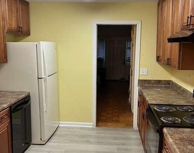7157 Williamsburg Drive - Photo Thumbnail 5