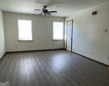 5980 Sherwood Place - Photo Thumbnail 4