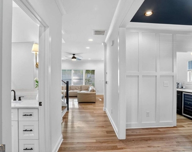 1170 Moton Avenue Sw - Photo Thumbnail 2