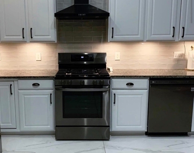 3381 Hunters Point Road Se - Photo Thumbnail 4