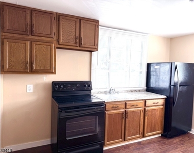 100 Main St - Front Apt 1 - Photo Thumbnail 25