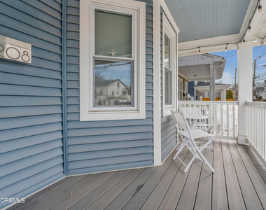 1208 Bond Street - Photo Thumbnail 17