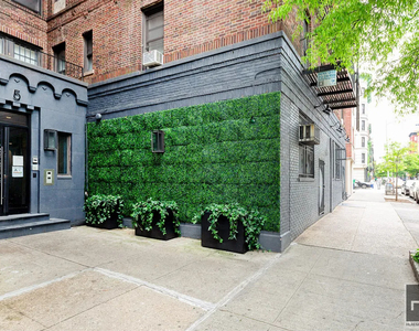 Stanton Street - Photo Thumbnail 9