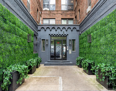 Stanton Street - Photo Thumbnail 8