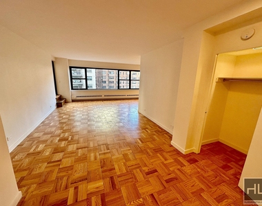 East 55 Street - Photo Thumbnail 1