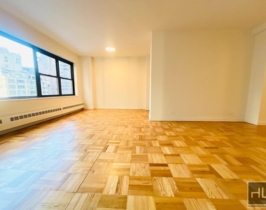 East 55 Street - Photo Thumbnail 2