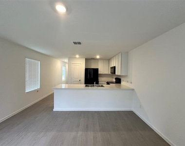 914 Sandhill Crane Lane - Photo Thumbnail 3