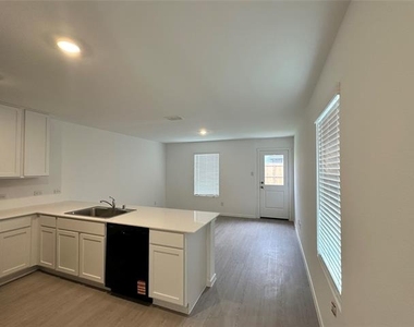 914 Sandhill Crane Lane - Photo Thumbnail 4