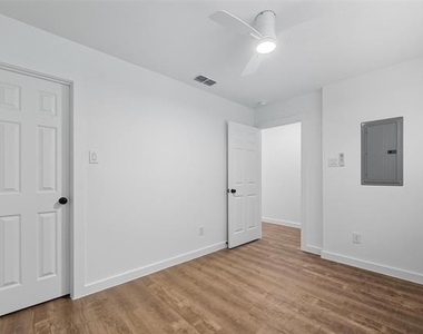 1315 Oneal Street - Photo Thumbnail 5