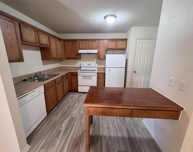 630 Schmitz Avenue - Photo Thumbnail 2