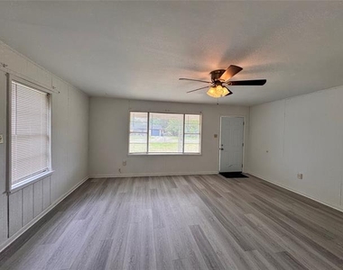 512 S Colorado Street - Photo Thumbnail 2