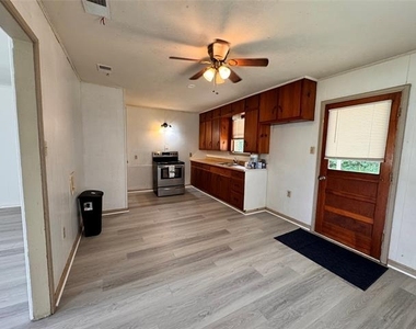 512 S Colorado Street - Photo Thumbnail 3