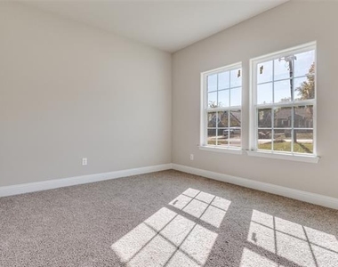 5520 Goodman Avenue - Photo Thumbnail 2