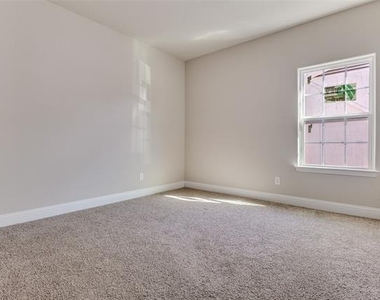 5520 Goodman Avenue - Photo Thumbnail 3