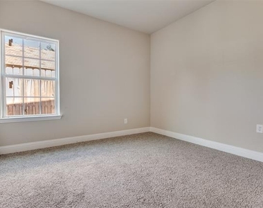 5520 Goodman Avenue - Photo Thumbnail 4